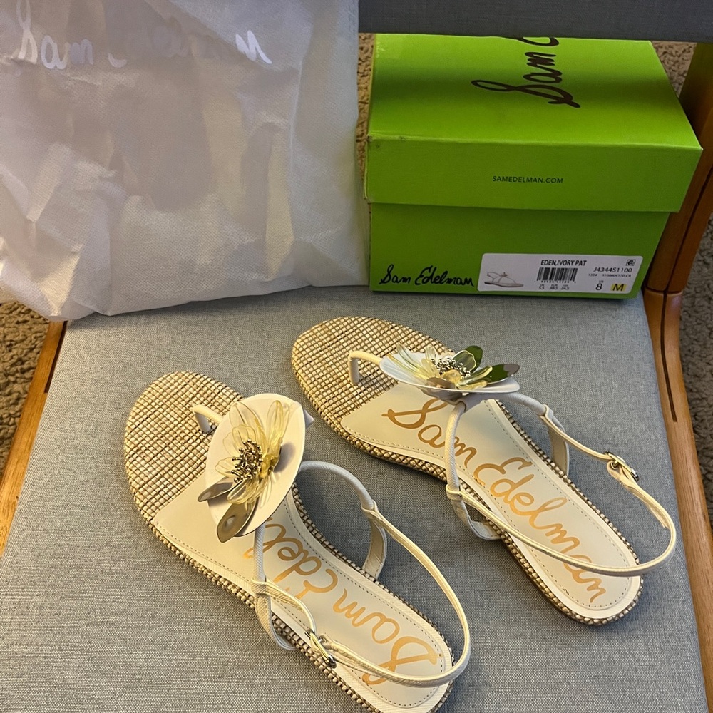 NIB Sam Edelman Eden Flats, Size US 8, floral embellishment, Ivory/ white